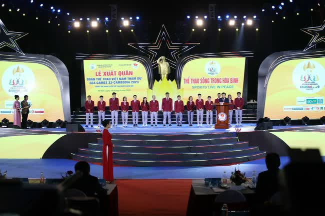 D&agrave;n VĐV điển trai, xinh g&aacute;i trong lễ xuất qu&acirc;n tham dự SEA Games 32, cứ ngỡ c&aacute;c ng&ocirc;i sao showbiz - Ảnh 9.