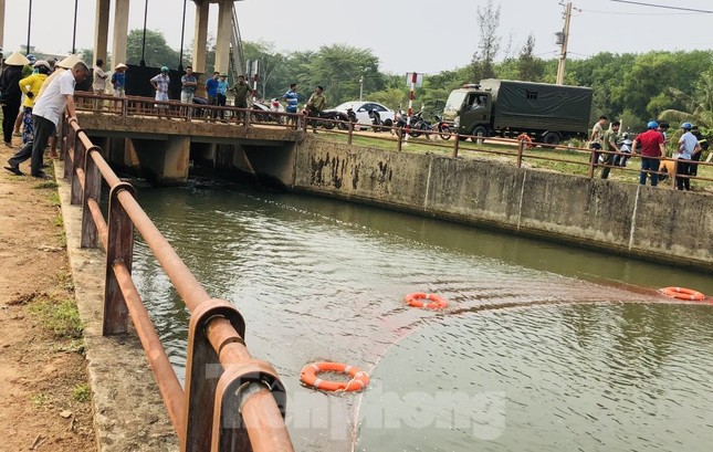 Cãi nhau với bạn gái, nam thanh niên nhảy xuống kênh tử vong - Ảnh 1.