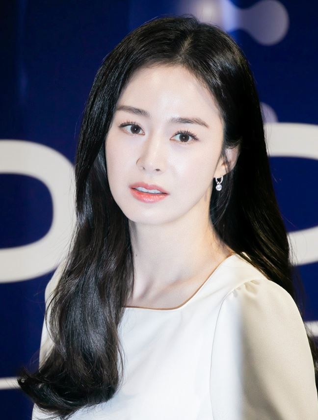 Kim Tae Hee lần đầu xuất hiện sau ồn ào điều tra thuế - Ảnh 3.