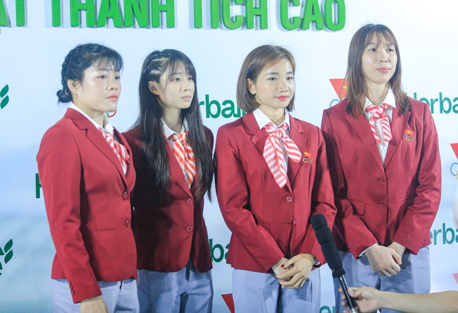 D&agrave;n VĐV điển trai, xinh g&aacute;i trong lễ xuất qu&acirc;n tham dự SEA Games 32, cứ ngỡ c&aacute;c ng&ocirc;i sao showbiz - Ảnh 3.