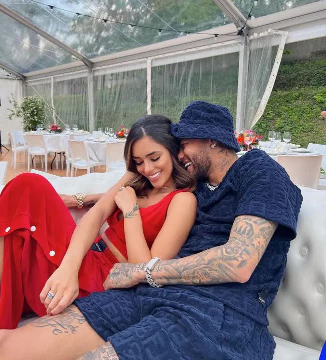 Bất ngờ với mối quan hệ giữa t&igrave;nh cũ của Neymar v&agrave; bạn g&aacute;i mới vừa c&oacute; bầu - Ảnh 5.