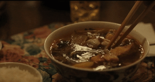 Tô canh chua, cốc trà đá và diễn viên Hồng Đào trong phim hot toàn cầu - Ảnh 1.