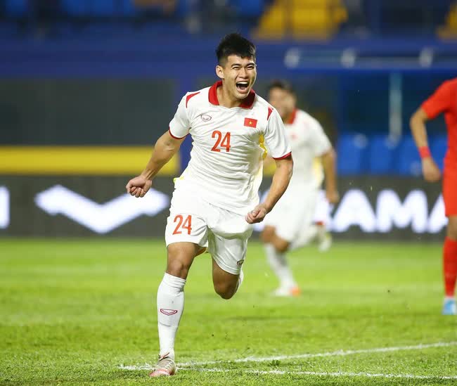 Điểm danh dàn hậu vệ nam thần - lá chắn thép của U22 Việt Nam dự SEA Game 32 - Ảnh 21.