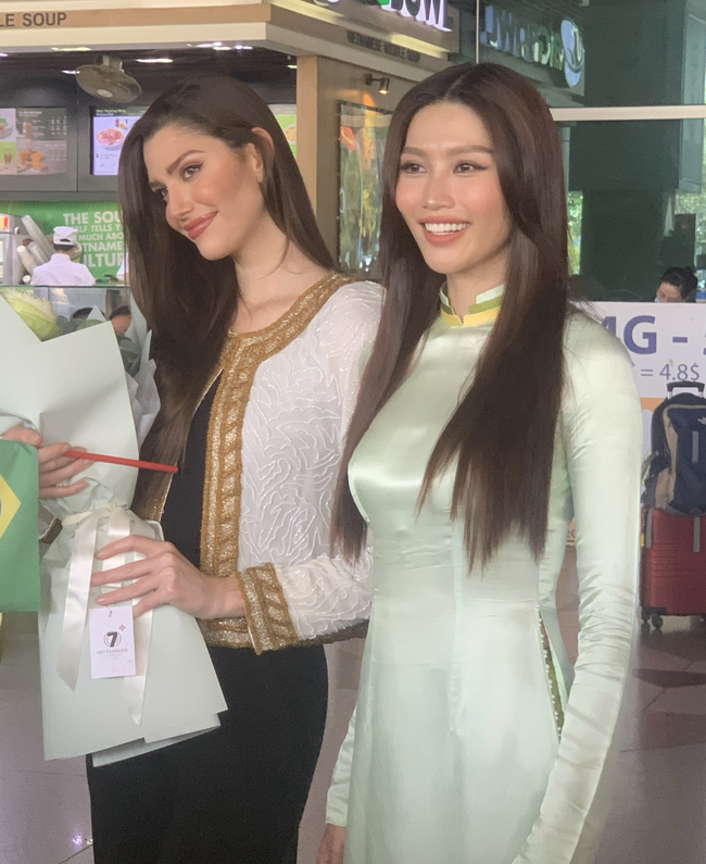 Soi cận nhan sắc Hoa hậu đẹp nhất thế giới đến Việt Nam, qua camera thường mà vẫn đẹp bất chấp - Ảnh 6.
