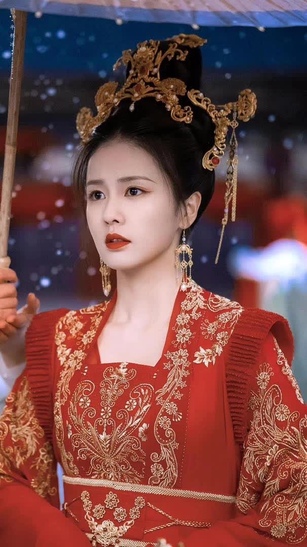 Loạt mỹ nhân cổ trang Hoa ngữ trong váy áo đỏ rực: Dương Mịch - Địch Lệ Nhiệt Ba - Lưu Thi Thi, ai đẹp hơn ai - Ảnh 10.