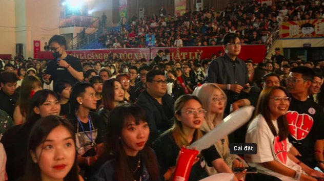 B&ugrave;ng nổ đ&ecirc;m sự kiện giải đấu ao l&agrave;ng, Đen V&acirc;u v&agrave; Ho&agrave; Minzy cũng xuất hiện g&oacute;p vui - Ảnh 3.