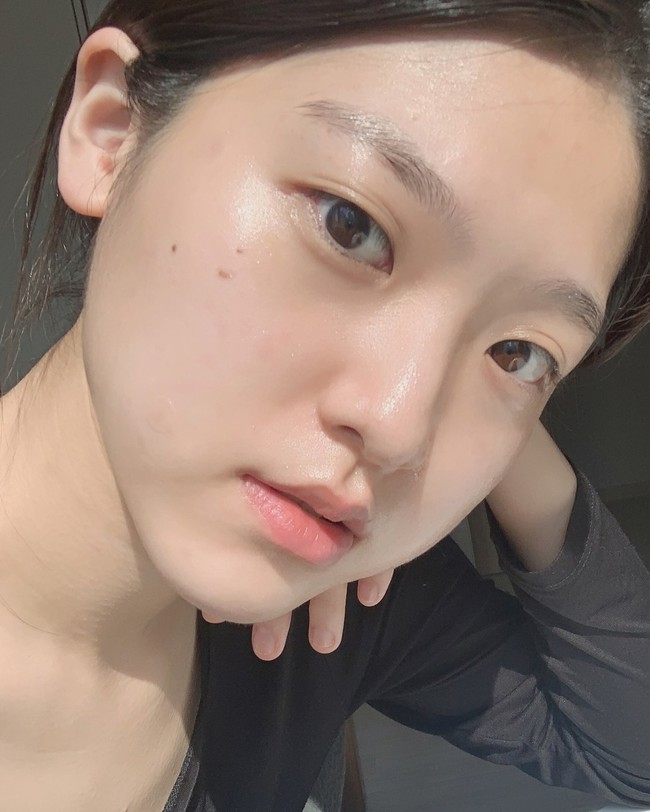 Muốn ph&aacute;t huy hết hiệu quả hack da của serum, bạn n&ecirc;n thực hiện th&ecirc;m 4 bước đơn giản n&agrave;y - Ảnh 1.