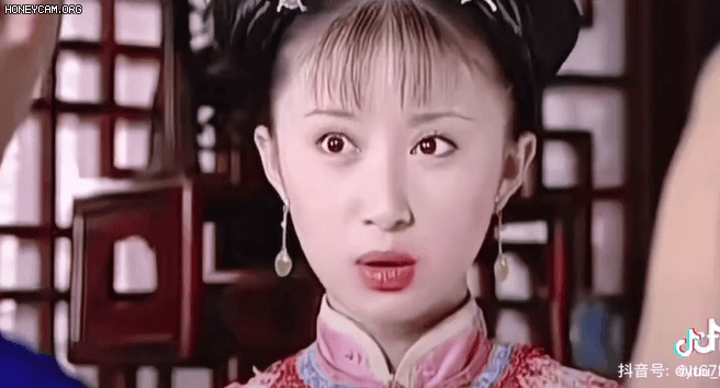 Đối thủ của Lưu Diệc Phi mới 13 tuổi đã đẹp khuynh đảo màn ảnh, giờ xuống sắc phải đi bán hàng online - Ảnh 1.
