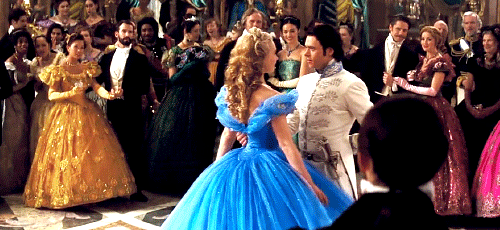 Ít ai biết sau chiếc váy xanh Cinderella lộng lẫy nhất màn ảnh là nỗi đau tưởng như tra tấn - Ảnh 2.