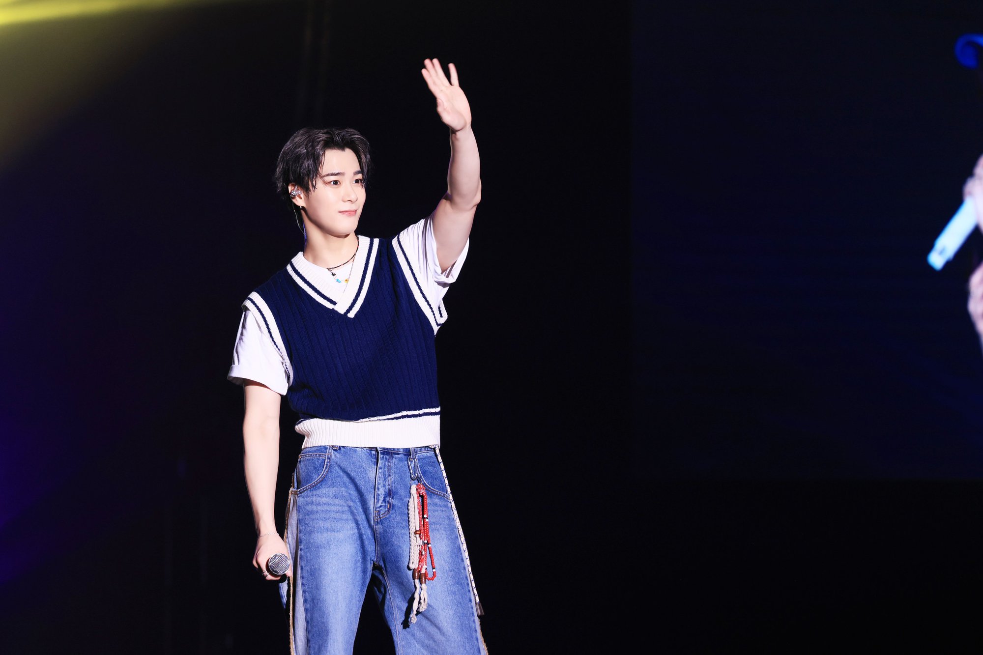 Fan Việt sốc trước tin Moonbin (ASTRO) qua đời