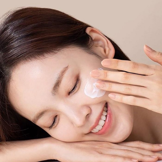 Dược sĩ chỉ rõ cách bôi kem chống nắng giúp bảo tồn collagen, chống lão hóa tốt nhất - Ảnh 4.