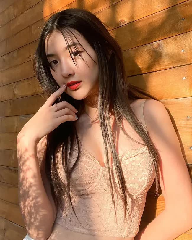 Nữ game thủ hơn 2 triệu người theo d&otilde;i tung ảnh qu&aacute; khứ, fan tấm tắc v&igrave; một điều! - Ảnh 5.