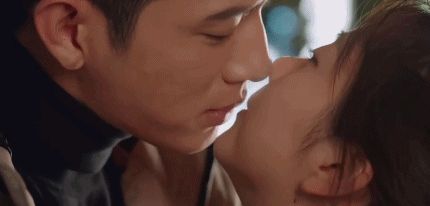 Nụ hôn bị chê mất vệ sinh, phi logic trên phim ảnh - Ảnh 1. Nụ hôn bị chê mất vệ sinh, phi logic trên phim ảnh - Ảnh 1.