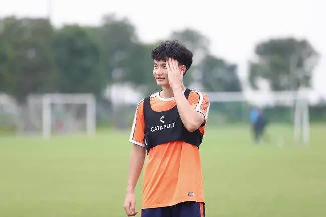 Kh&ocirc;ng c&oacute; H&ugrave;ng Dũng, Ho&agrave;ng Đức, đ&acirc;y l&agrave; những tiền vệ sẽ gi&uacute;p U22 Việt Nam bảo vệ huy chương v&agrave;ng SEA Games 32 - Ảnh 14.