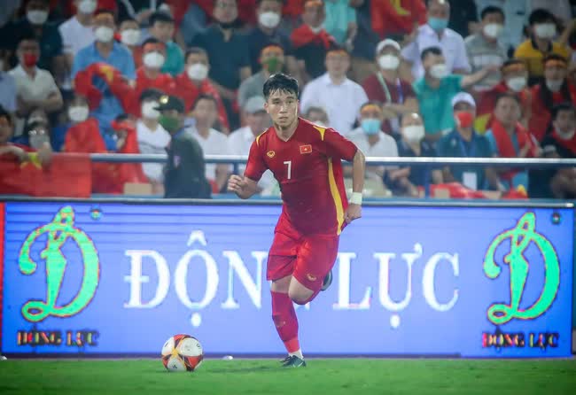 Kh&ocirc;ng c&oacute; H&ugrave;ng Dũng, Ho&agrave;ng Đức, đ&acirc;y l&agrave; những tiền vệ sẽ gi&uacute;p U22 Việt Nam bảo vệ huy chương v&agrave;ng SEA Games 32 - Ảnh 7.