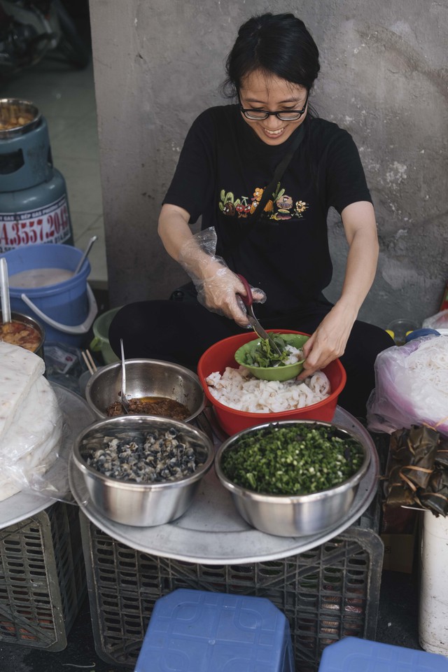 Hàng bánh đúc riêu ở Hà Nội chỉ bán 5 ngày trong tháng - Ảnh 7.