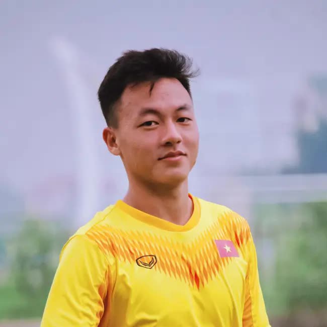 Kh&ocirc;ng c&oacute; H&ugrave;ng Dũng, Ho&agrave;ng Đức, đ&acirc;y l&agrave; những tiền vệ sẽ gi&uacute;p U22 Việt Nam bảo vệ huy chương v&agrave;ng SEA Games 32 - Ảnh 23.