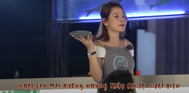 Chi Pu mặt kh&ocirc;ng cảm x&uacute;c khi Văn Mai Hương đang khoe giọng? - Ảnh 5.