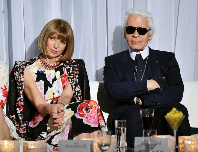 Tôn vinh ông hoàng Chanel Karl Lagerfeld, Met Gala 2023 gây tranh cãi - Ảnh 2.