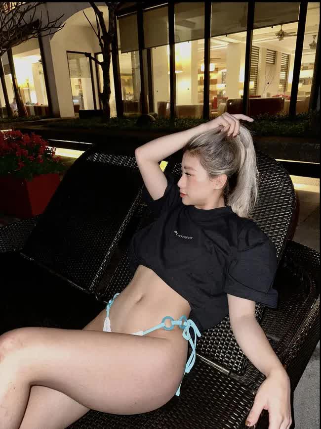 Hot girl Thể dục dụng cụ Việt Nam diện bikini táo bạo, lộ hình xăm ở vị trí nhạy cảm - Ảnh 2.
