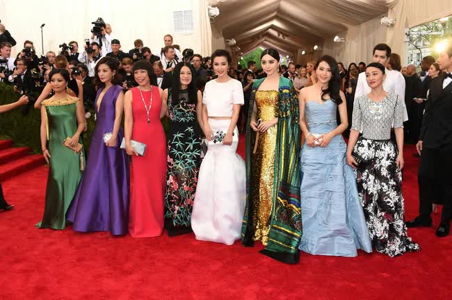 Met Gala 2015 từng là đại chiến nhan sắc giữa các sao hàng đầu Cbiz, Phạm Băng Băng so với Châu Tấn - Triệu Vy liệu có thất thế? - Ảnh 1.