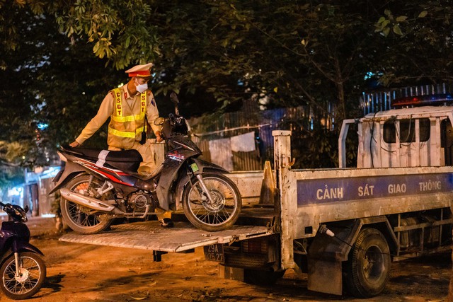 Vi phạm nồng độ cồn ở mức kịch khung, tài xế mếu máo xin bỏ qua nhưng bất thành - Ảnh 13.