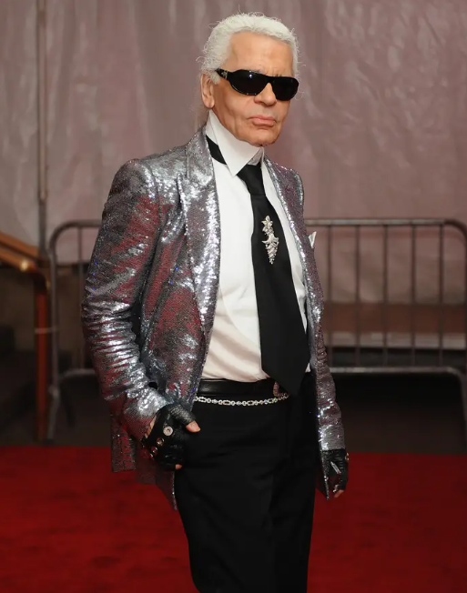 Tôn vinh ông hoàng Chanel Karl Lagerfeld, Met Gala 2023 gây tranh cãi - Ảnh 1.