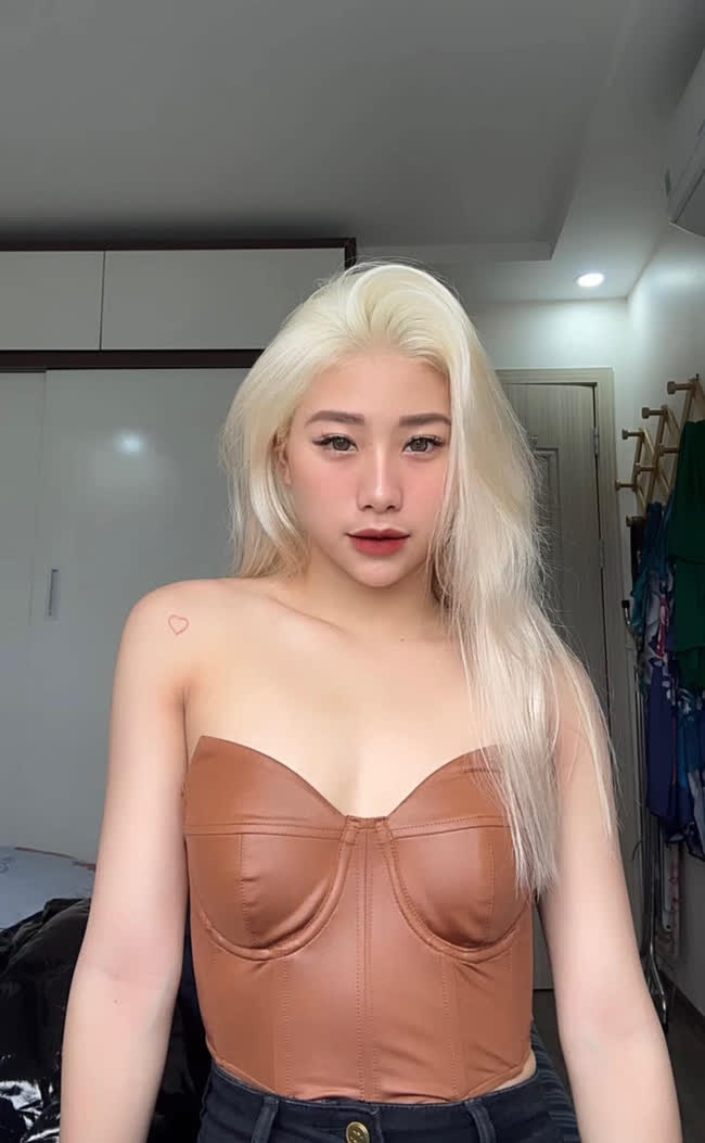 Hot girl Thể dục dụng cụ Việt Nam diện bikini táo bạo, lộ hình xăm ở vị trí nhạy cảm - Ảnh 6.