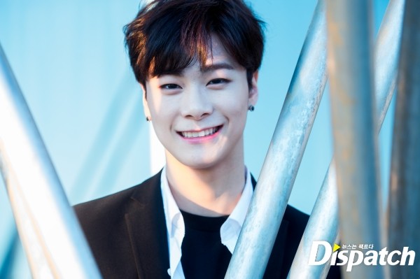 Dispatch c&ocirc;ng bố 30 bức ảnh đ&aacute;ng nhớ với nụ cười đ&atilde; ho&aacute; vĩnh hằng của Moonbin (ASTRO) - Ảnh 13.