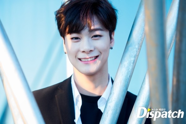 Dispatch công bố 30 bức ảnh đáng nhớ với nụ cười đã hoá vĩnh hằng của Moonbin (ASTRO) - Ảnh 13.