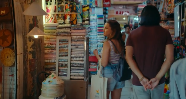 Phim Hollywood quay ở Việt Nam gây hài với màn trả giá hàng chợ, nữ chính có cái kết khác xa tưởng tượng - Ảnh 4.