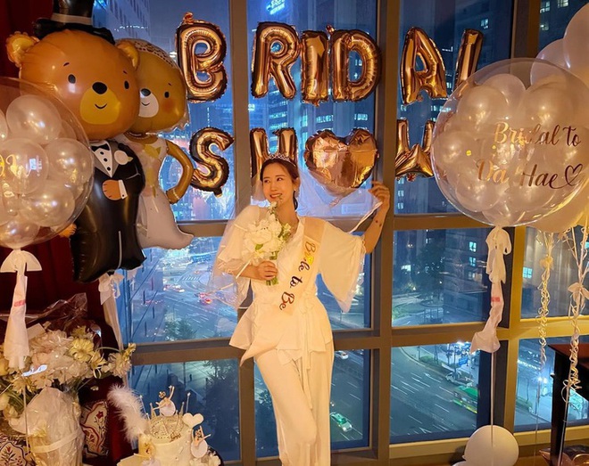 Lee Da Hae g&acirc;y ch&uacute; &yacute; trong loạt ảnh tiệc chia tay đời độc th&acirc;n - Ảnh 3.