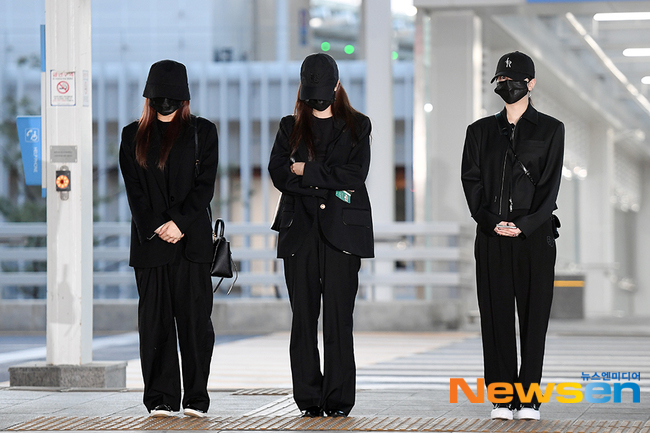Trước giờ tang lễ Moonbin: Hành động của dàn idol Hàn để tiễn biệt cố nghệ sĩ tại sân bay - Ảnh 3.