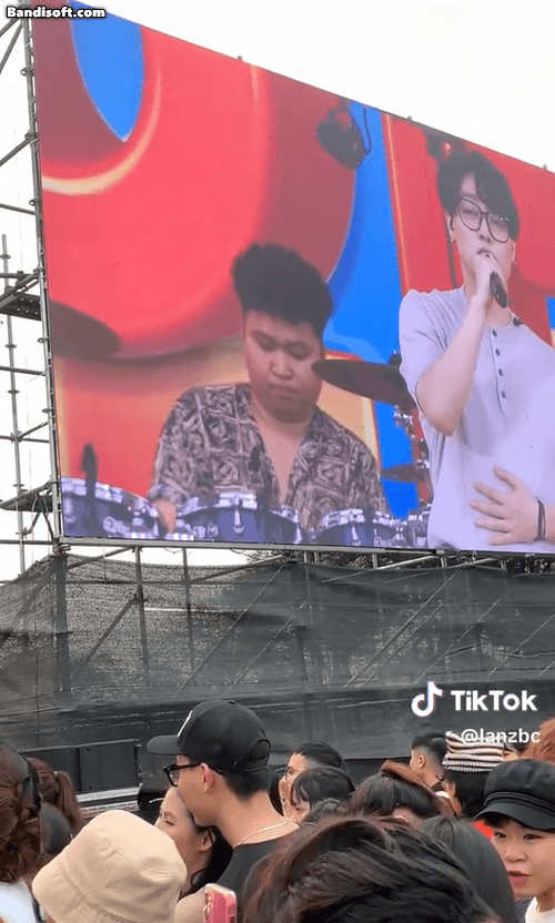 Truy t&igrave;m profile nam ca sĩ indie g&acirc;y sốt với ngoại h&igrave;nh giống diễn vi&ecirc;n Reply 1988, lần đầu h&aacute;t live được khen qu&aacute; ổn &aacute;p! - Ảnh 4.