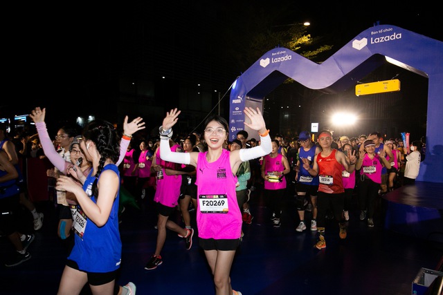 Giải chạy quy tụ loạt runners “chất như nước cất”: Lương Thuỳ Linh, Isaac cùng các nàng hậu nổi bần bật nhưng spotlight lại là dàn “công chúa đường chạy” - Ảnh 4.