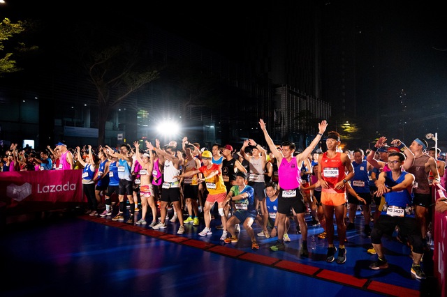 Giải chạy quy tụ loạt runners “chất như nước cất”: Lương Thuỳ Linh, Isaac cùng các nàng hậu nổi bần bật nhưng spotlight lại là dàn “công chúa đường chạy” - Ảnh 1.