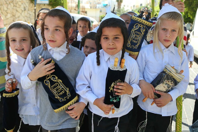 Vì sao người Do Thái chiếm tới 11,6% tỷ phú trên thế giới? Nguyên nhân đến từ 8 cách giáo dục thông minh, cha mẹ nào cũng nên tham khảo - Ảnh 3.