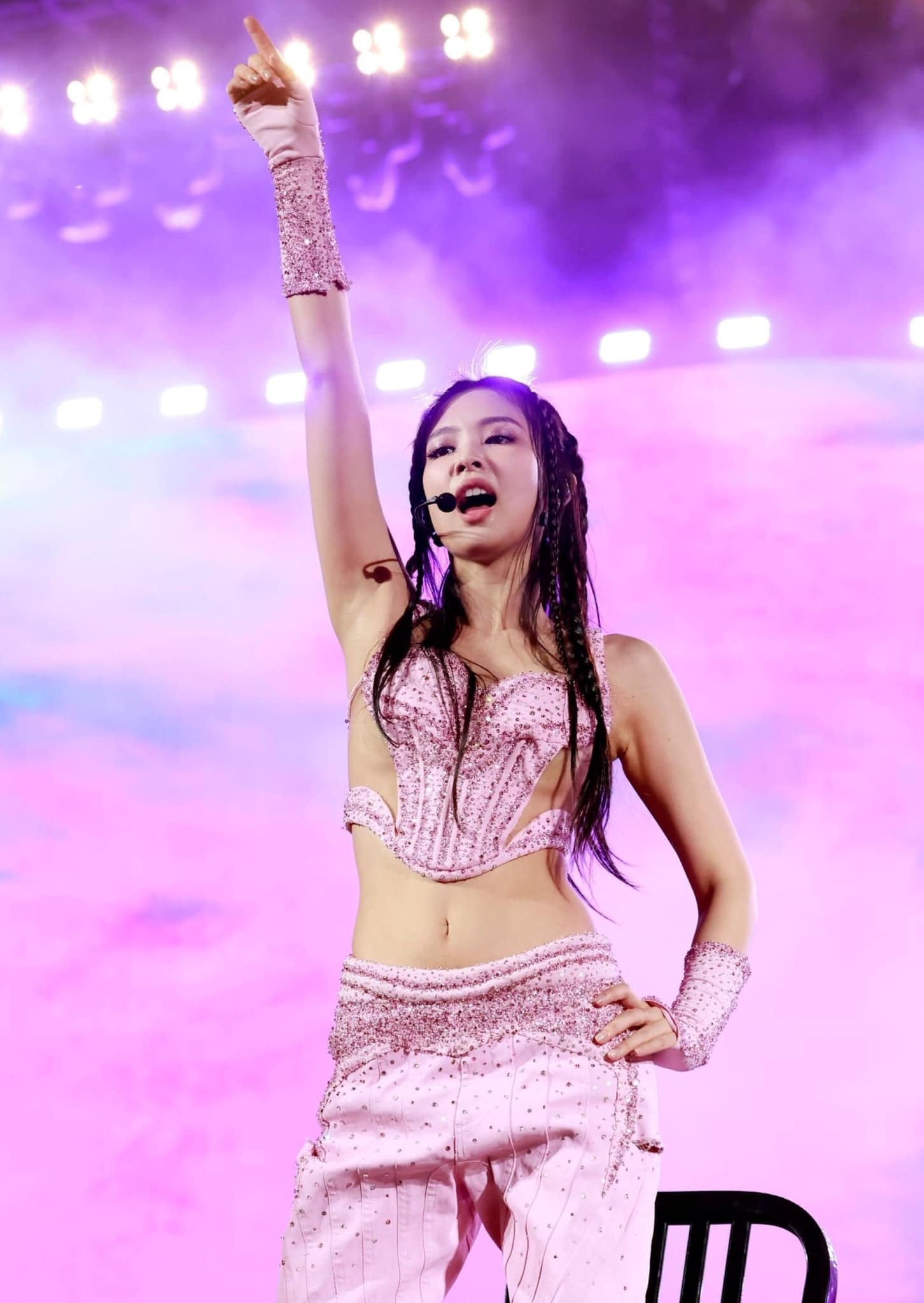 BLACKPINK và những cái nhất ở Coachella tuần 2: Jennie "bốc" nhất, Rosé  nhiều ẩn tình nhất, Lisa kín tay nhất và Jisoo thì sao?