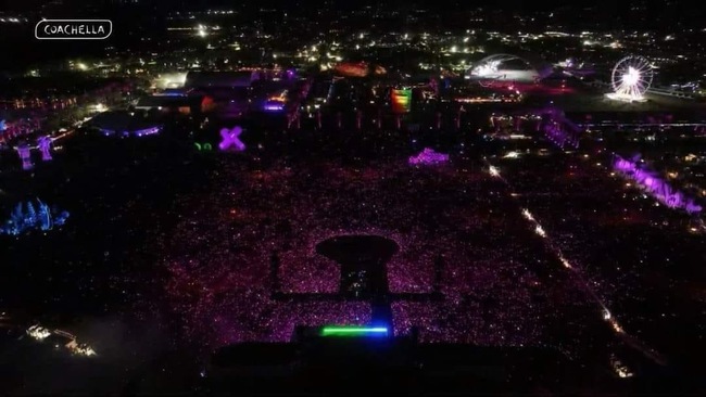 BLACKPINK biến Coachella thành concert cá nhân: Biển hồng ấn tượng, đám đông chạy như vũ bão để giành vị trí đẹp - Ảnh 4.