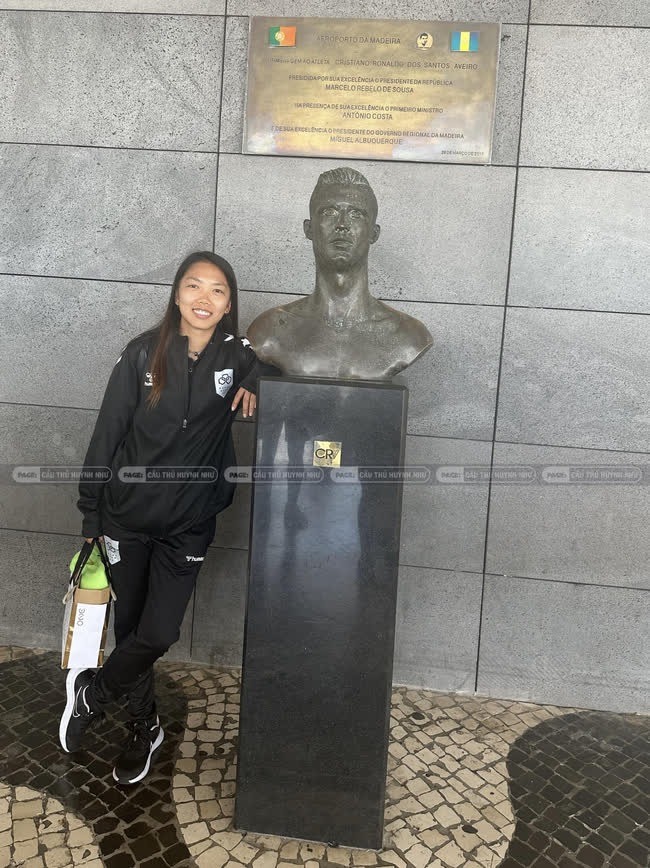 Huỳnh Như siuuu trên quê hương của Ronaldo, được đồng đội động viên kiểu khó đỡ trước khi về đá SEA Games - Ảnh 2.