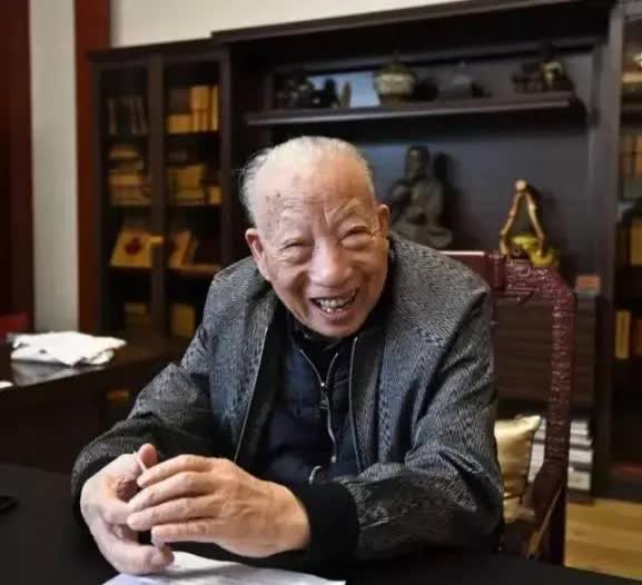 Người đ&agrave;n &ocirc;ng khiến Jack Ma cầm &ocirc; che khi đi c&ugrave;ng: Từ n&ocirc;ng d&acirc;n ngh&egrave;o trở th&agrave;nh &ocirc;ng tr&ugrave;m kinh doanh đa lĩnh vực, x&acirc;y dựng Hollywood phương Đ&ocirc;ng lừng lẫy - Ảnh 4.