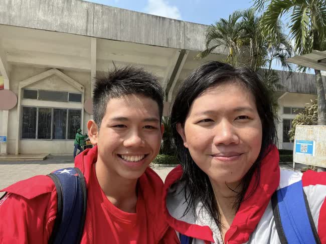 Em trai &Aacute;nh Vi&ecirc;n, 17 tuổi l&agrave; n&ograve;ng cốt của đội tuyển bơi, được kỳ vọng gi&agrave;nh huy chương tại SEA Games 32 - Ảnh 1.