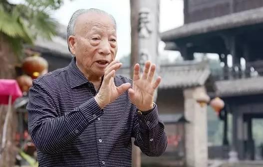 Người đ&agrave;n &ocirc;ng khiến Jack Ma cầm &ocirc; che khi đi c&ugrave;ng: Từ n&ocirc;ng d&acirc;n ngh&egrave;o trở th&agrave;nh &ocirc;ng tr&ugrave;m kinh doanh đa lĩnh vực, x&acirc;y dựng Hollywood phương Đ&ocirc;ng lừng lẫy - Ảnh 3.