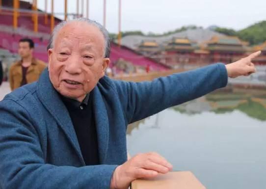 Người đ&agrave;n &ocirc;ng khiến Jack Ma cầm &ocirc; che khi đi c&ugrave;ng: Từ n&ocirc;ng d&acirc;n ngh&egrave;o trở th&agrave;nh &ocirc;ng tr&ugrave;m kinh doanh đa lĩnh vực, x&acirc;y dựng Hollywood phương Đ&ocirc;ng lừng lẫy - Ảnh 2.