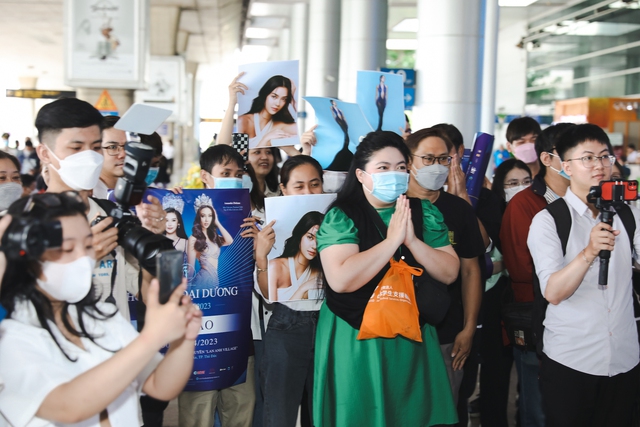 Miss Universe Thailand đến Việt Nam: Đọ sắc cùng Lê Âu Ngân Anh tại sân bay, ghi điểm với fan vì điều này - Ảnh 11.