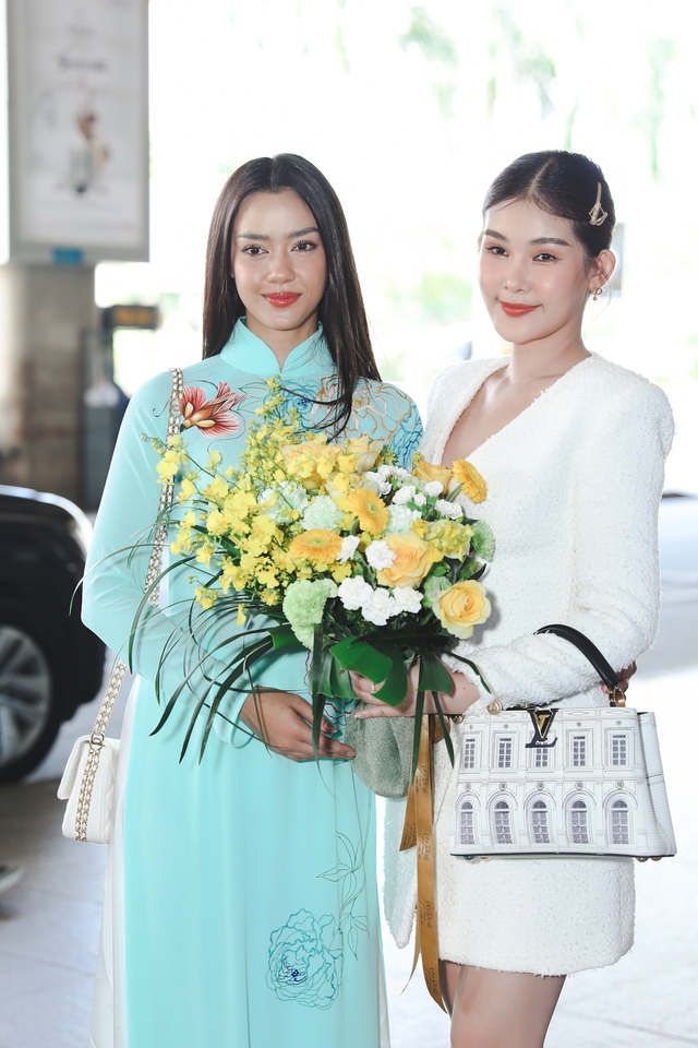 Miss Universe Thailand đến Việt Nam: Đọ sắc cùng Lê Âu Ngân Anh tại sân bay, ghi điểm với fan vì điều này - Ảnh 6.