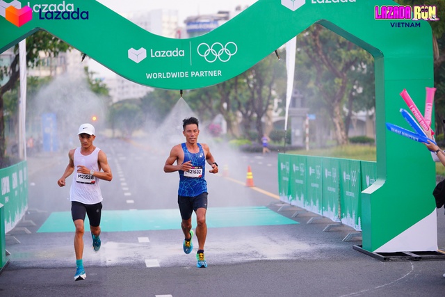 Chuyện chưa kể về hành trình giành vé tham dự chung kết Lazada Run tại Singapore của 4 nhà vô địch: “Chúng tôi tập chạy bất kể nắng mưa” - Ảnh 4.