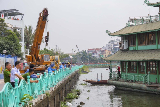 Hà Nội: Di dời những du thuyền cuối cùng ra khỏi Hồ Tây - Ảnh 2.