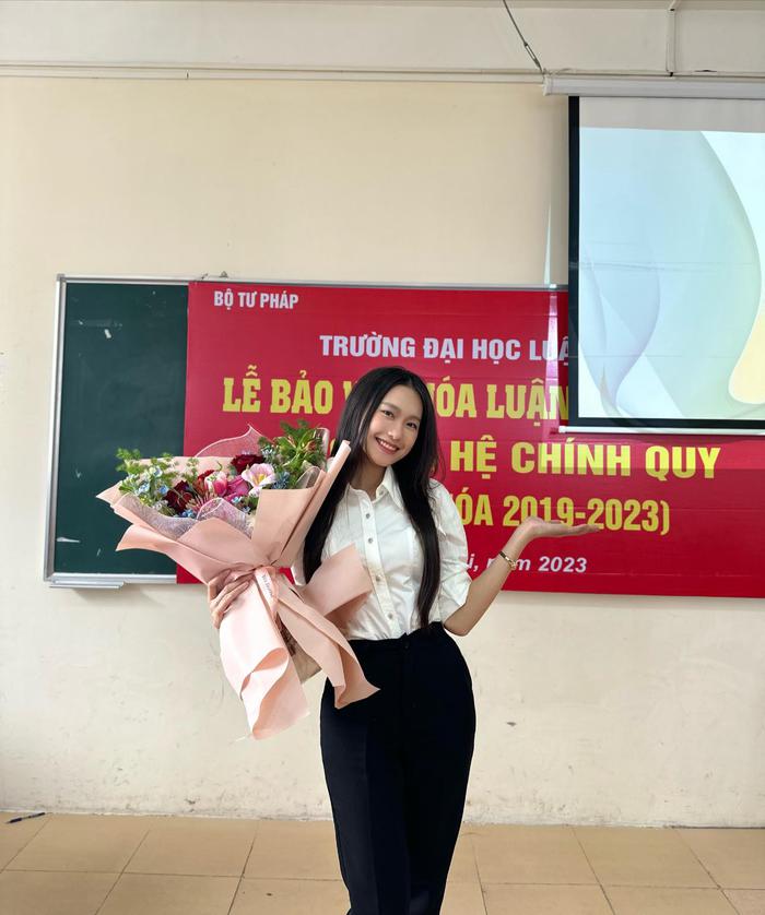 Văn Hậu sát cánh bên Doãn Hải My từ đêm chung kết Hoa hậu đến buổi bảo vệ khóa luận tốt nghiệp - Ảnh 1.