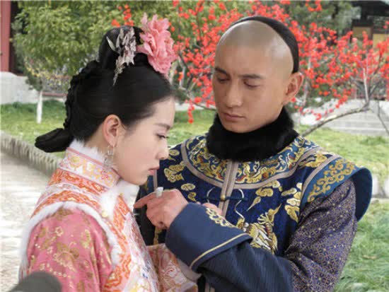 Những cặp đôi trâu già gặm cỏ non thành công hiếm hoi của phim Trung: Cái tên cuối cưới luôn nhau dù hơn kém 17 tuổi - Ảnh 9.